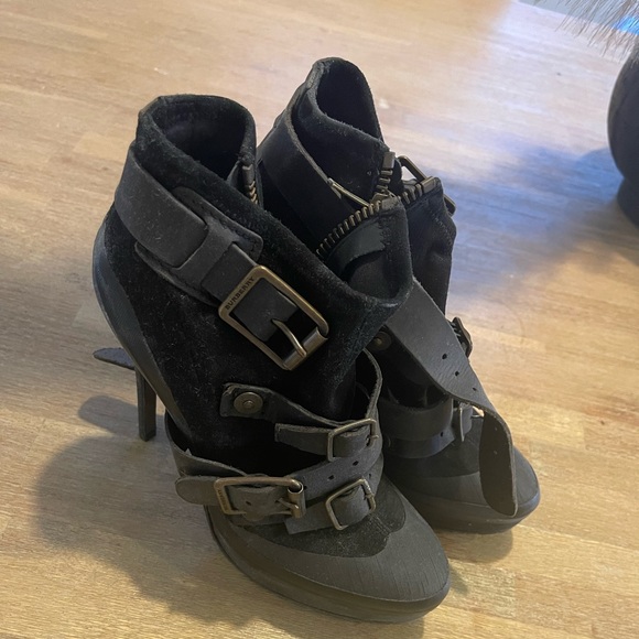 Burberry heeled army booties - new condition (worn once), size 36.5 - Picture 4 of 7